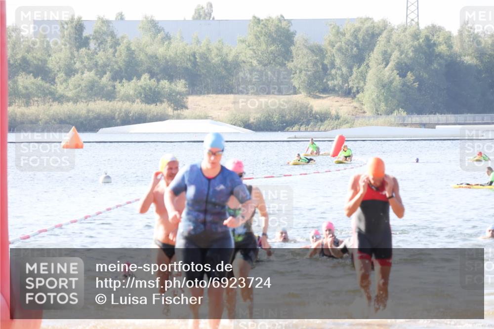 01.09.2024 - 17. Tribühne Triathlon Luisa Fischer http://msf.ph/oto/6923724 01.09.2024 10:06:21 Schwimmen 138, 141, 158, 168, 1070 meine-sportfotos.de