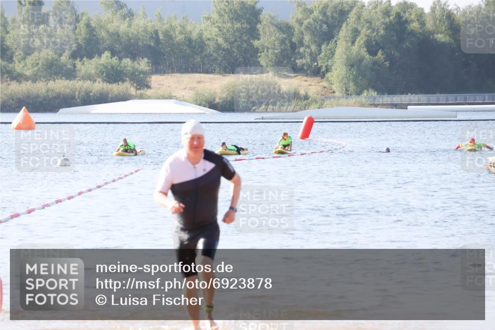 01.09.2024 - 17. Tribühne Triathlon Luisa Fischer http://msf.ph/oto/6923878 01.09.2024 10:07:09 Schwimmen 144 meine-sportfotos.de