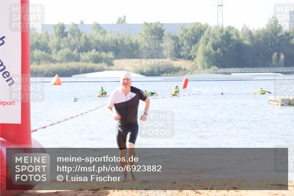 01.09.2024 - 17. Tribühne Triathlon Luisa Fischer http://msf.ph/oto/6923882 01.09.2024 10:07:10 Schwimmen 144 meine-sportfotos.de
