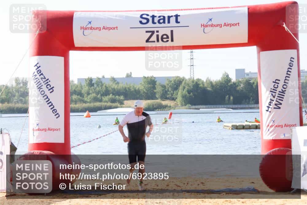 01.09.2024 - 17. Tribühne Triathlon Luisa Fischer http://msf.ph/oto/6923895 01.09.2024 10:07:11 Schwimmen 144 meine-sportfotos.de
