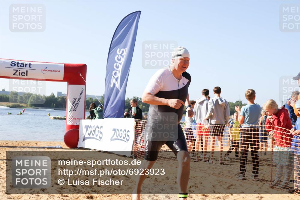 01.09.2024 - 17. Tribühne Triathlon Luisa Fischer http://msf.ph/oto/6923923 01.09.2024 10:07:16 Schwimmen 144 meine-sportfotos.de