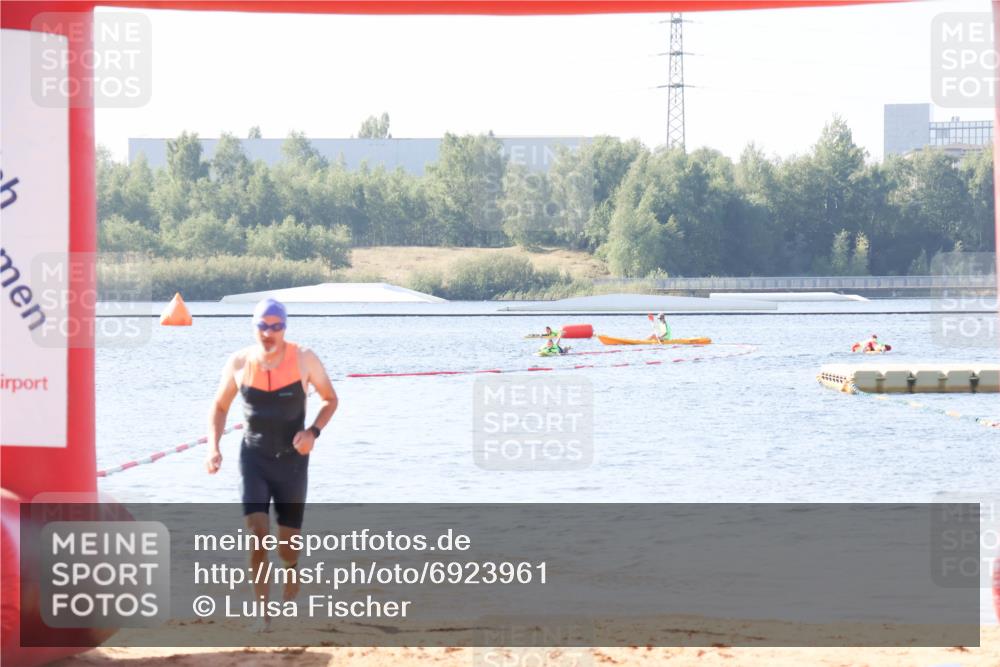 01.09.2024 - 17. Tribühne Triathlon Luisa Fischer http://msf.ph/oto/6923961 01.09.2024 10:10:18 Schwimmen 161 meine-sportfotos.de