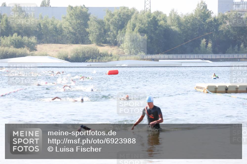 01.09.2024 - 17. Tribühne Triathlon Luisa Fischer http://msf.ph/oto/6923988 01.09.2024 10:21:23 Schwimmen 256, 294 meine-sportfotos.de