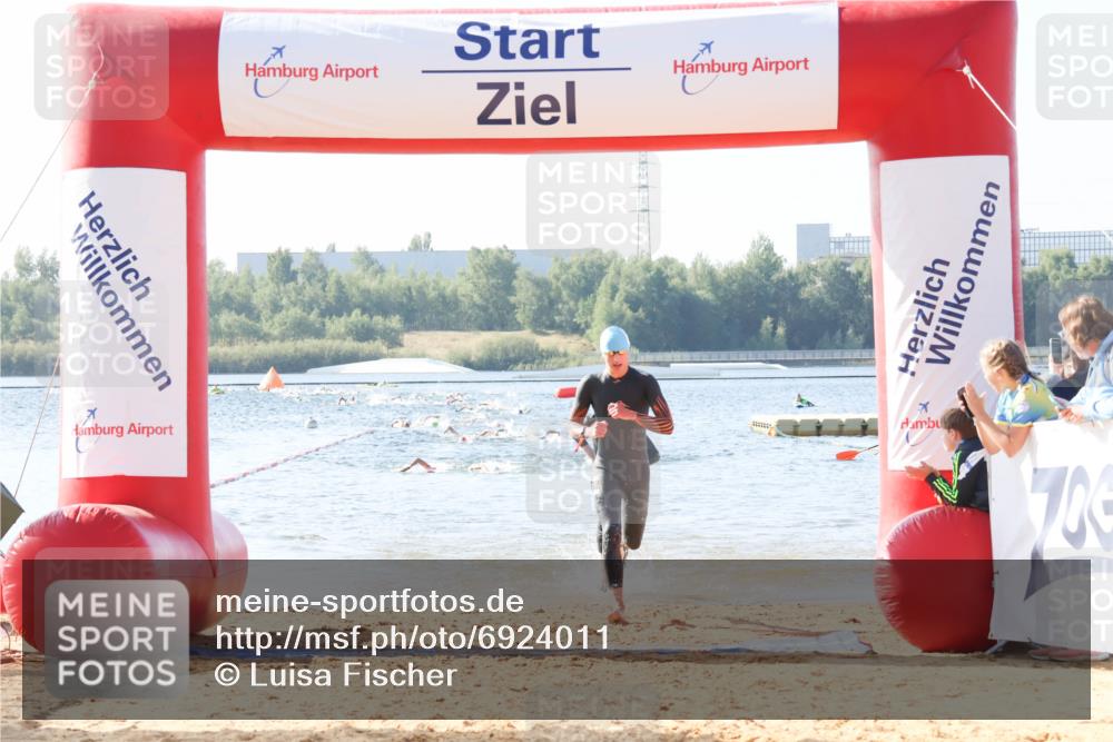 01.09.2024 - 17. Tribühne Triathlon Luisa Fischer http://msf.ph/oto/6924011 01.09.2024 10:21:29 Schwimmen 256, 294 meine-sportfotos.de