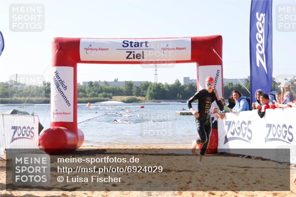 01.09.2024 - 17. Tribühne Triathlon Luisa Fischer http://msf.ph/oto/6924029 01.09.2024 10:21:33 Schwimmen 256, 294 meine-sportfotos.de