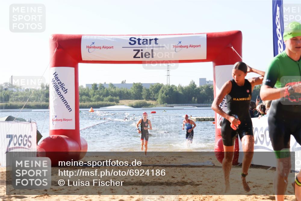 01.09.2024 - 17. Tribühne Triathlon Luisa Fischer http://msf.ph/oto/6924186 01.09.2024 10:22:27 Schwimmen 246, 253, 270, 292, 306 meine-sportfotos.de