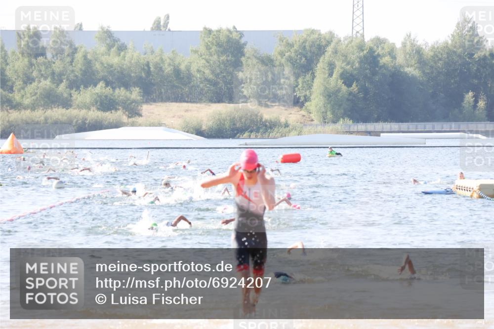 01.09.2024 - 17. Tribühne Triathlon Luisa Fischer http://msf.ph/oto/6924207 01.09.2024 10:22:34 Schwimmen 200, 246, 253, 270, 277, 306 meine-sportfotos.de