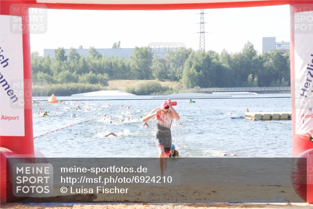 01.09.2024 - 17. Tribühne Triathlon Luisa Fischer http://msf.ph/oto/6924210 01.09.2024 10:22:35 Schwimmen 200, 246, 253, 277, 296 meine-sportfotos.de