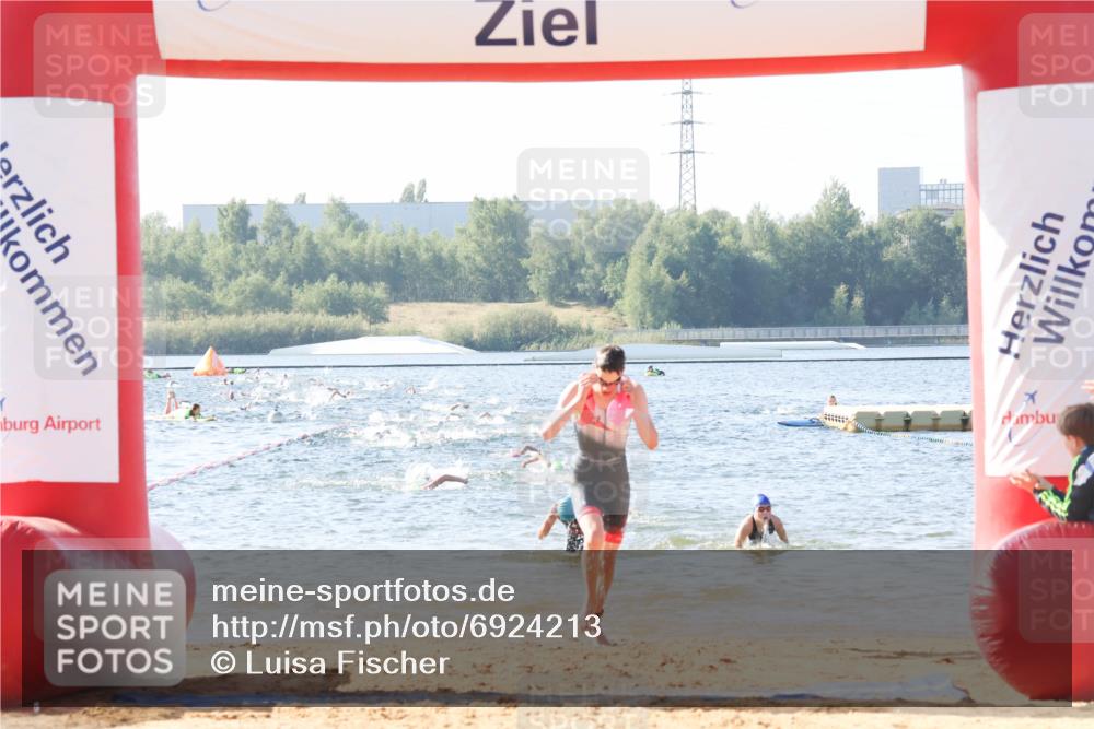 01.09.2024 - 17. Tribühne Triathlon Luisa Fischer http://msf.ph/oto/6924213 01.09.2024 10:22:36 Schwimmen 200, 246, 253, 277, 296 meine-sportfotos.de
