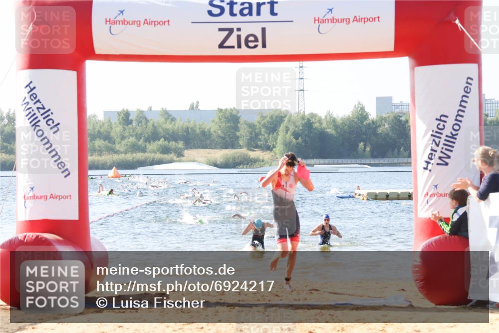01.09.2024 - 17. Tribühne Triathlon Luisa Fischer http://msf.ph/oto/6924217 01.09.2024 10:22:36 Schwimmen 200, 246, 253, 277, 296 meine-sportfotos.de