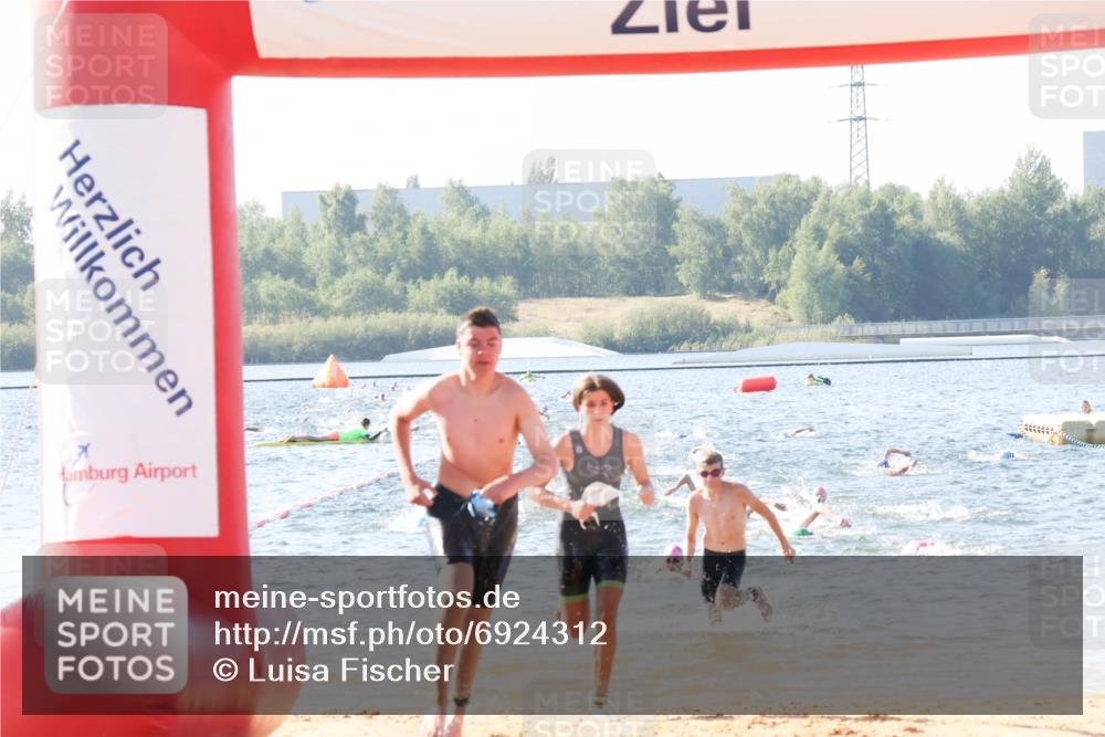 01.09.2024 - 17. Tribühne Triathlon Luisa Fischer http://msf.ph/oto/6924312 01.09.2024 10:22:59 Schwimmen 197, 275, 289, 302 meine-sportfotos.de