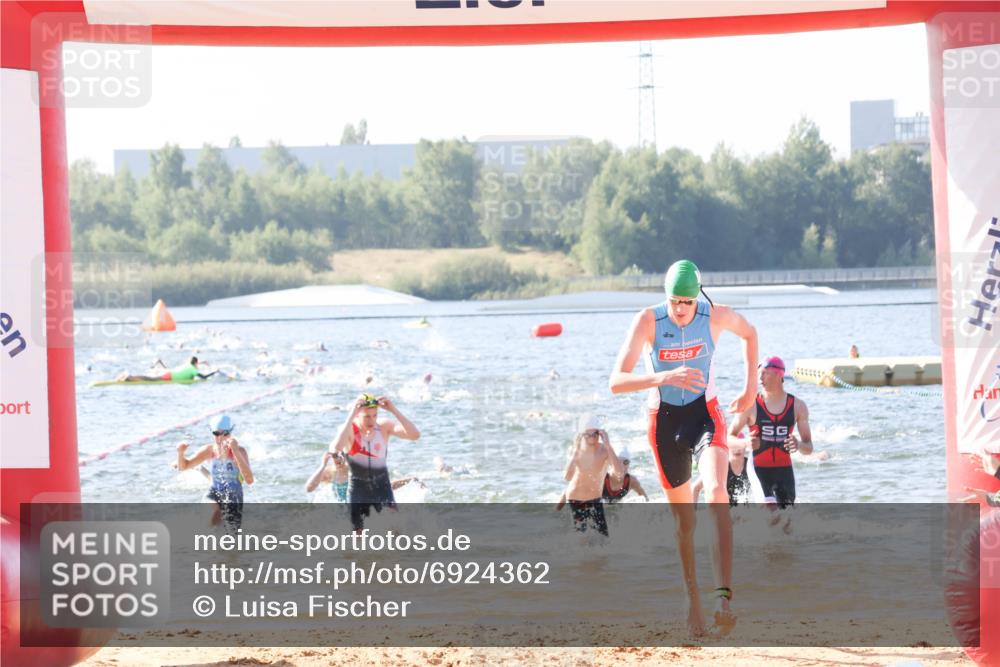 01.09.2024 - 17. Tribühne Triathlon Luisa Fischer http://msf.ph/oto/6924362 01.09.2024 10:23:15 Schwimmen 175, 187, 213, 218, 242, 267, 286, 288, 297, 300 meine-sportfotos.de