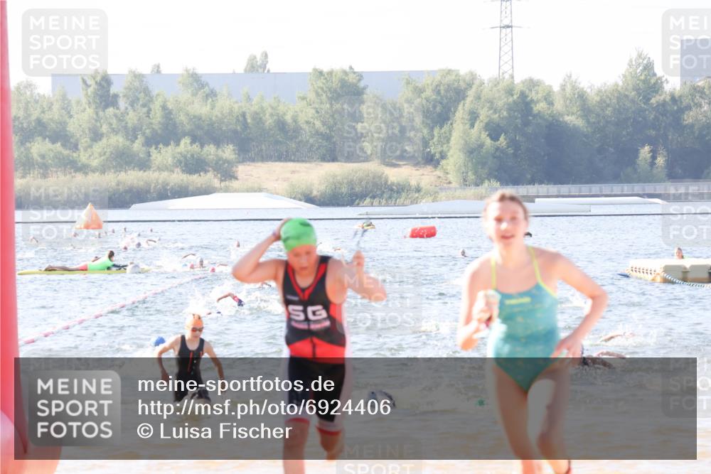 01.09.2024 - 17. Tribühne Triathlon Luisa Fischer http://msf.ph/oto/6924406 01.09.2024 10:23:25 Schwimmen 175, 186, 187, 207, 213, 218, 220, 267, 274, 286, 288, 300, 303 meine-sportfotos.de