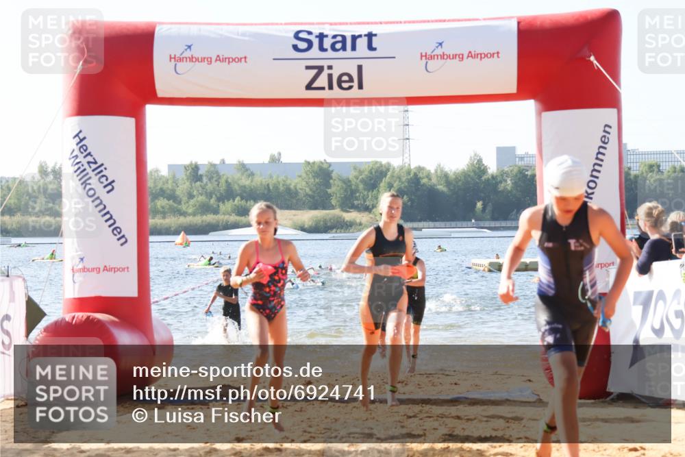 01.09.2024 - 17. Tribühne Triathlon Luisa Fischer http://msf.ph/oto/6924741 01.09.2024 10:24:40 Schwimmen 108, 171, 173, 189, 196, 209, 224, 229, 233, 243, 263, 281, 299 meine-sportfotos.de