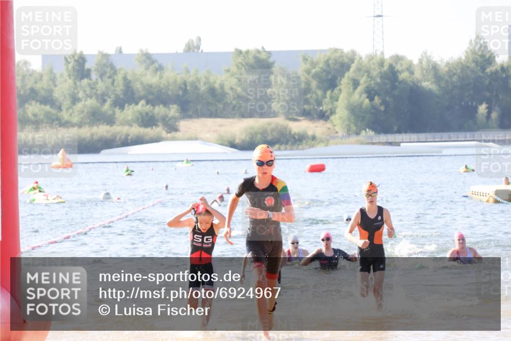 01.09.2024 - 17. Tribühne Triathlon Luisa Fischer http://msf.ph/oto/6924967 01.09.2024 10:25:29 Schwimmen 178, 195, 212, 226, 236, 239, 240, 283 meine-sportfotos.de