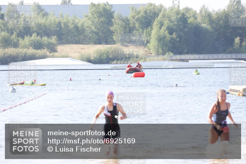 01.09.2024 - 17. Tribühne Triathlon Luisa Fischer http://msf.ph/oto/6925169 01.09.2024 10:26:53 Schwimmen 201, 203, 276 meine-sportfotos.de
