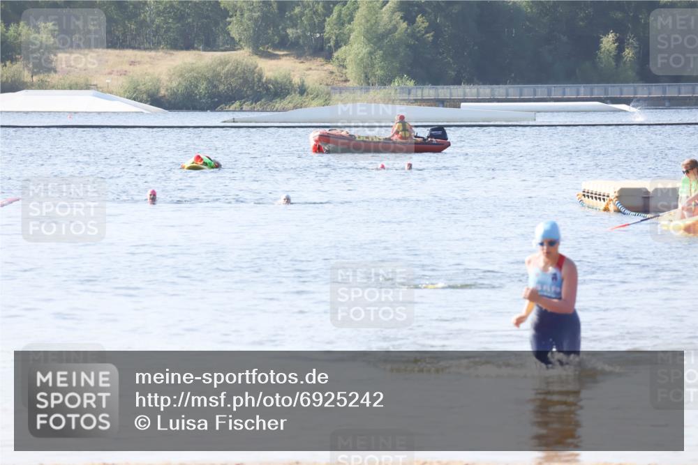 01.09.2024 - 17. Tribühne Triathlon Luisa Fischer http://msf.ph/oto/6925242 01.09.2024 10:28:30 Schwimmen 184 meine-sportfotos.de