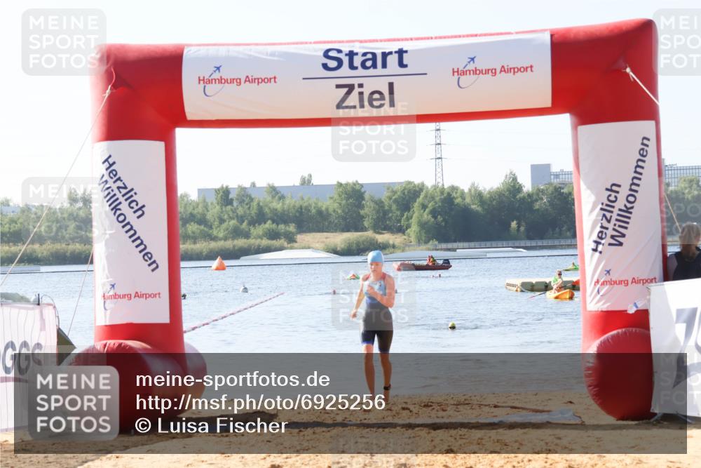 01.09.2024 - 17. Tribühne Triathlon Luisa Fischer http://msf.ph/oto/6925256 01.09.2024 10:28:35 Schwimmen 184 meine-sportfotos.de