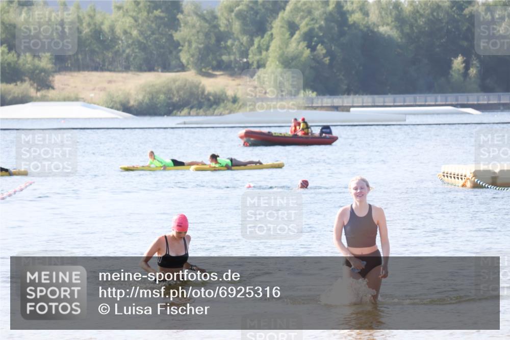01.09.2024 - 17. Tribühne Triathlon Luisa Fischer http://msf.ph/oto/6925316 01.09.2024 10:29:50 Schwimmen 271, 295 meine-sportfotos.de