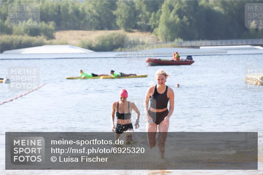 01.09.2024 - 17. Tribühne Triathlon Luisa Fischer http://msf.ph/oto/6925320 01.09.2024 10:29:53 Schwimmen 271, 295 meine-sportfotos.de