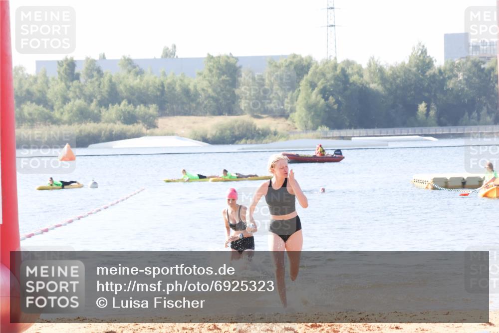 01.09.2024 - 17. Tribühne Triathlon Luisa Fischer http://msf.ph/oto/6925323 01.09.2024 10:29:53 Schwimmen 271, 295 meine-sportfotos.de