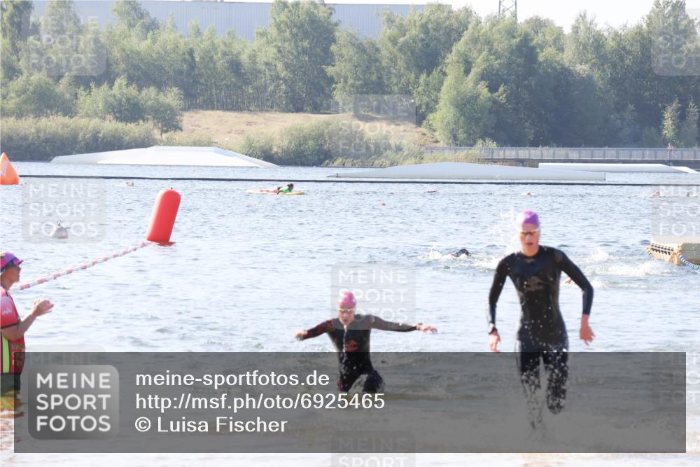 01.09.2024 - 17. Tribühne Triathlon Luisa Fischer http://msf.ph/oto/6925465 01.09.2024 10:49:03 Schwimmen 325, 370 meine-sportfotos.de