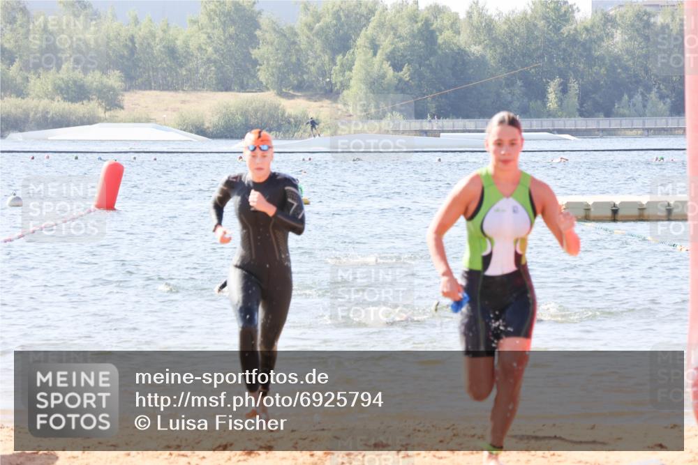 01.09.2024 - 17. Tribühne Triathlon Luisa Fischer http://msf.ph/oto/6925794 01.09.2024 10:51:22 Schwimmen 340, 357 meine-sportfotos.de