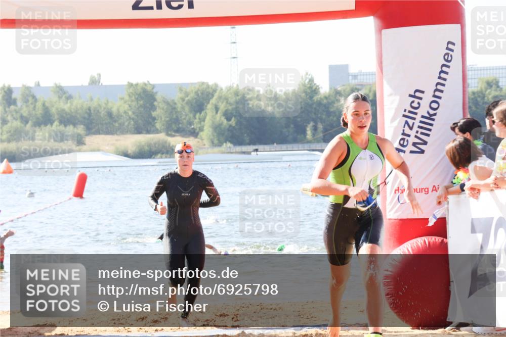 01.09.2024 - 17. Tribühne Triathlon Luisa Fischer http://msf.ph/oto/6925798 01.09.2024 10:51:23 Schwimmen 340, 357 meine-sportfotos.de