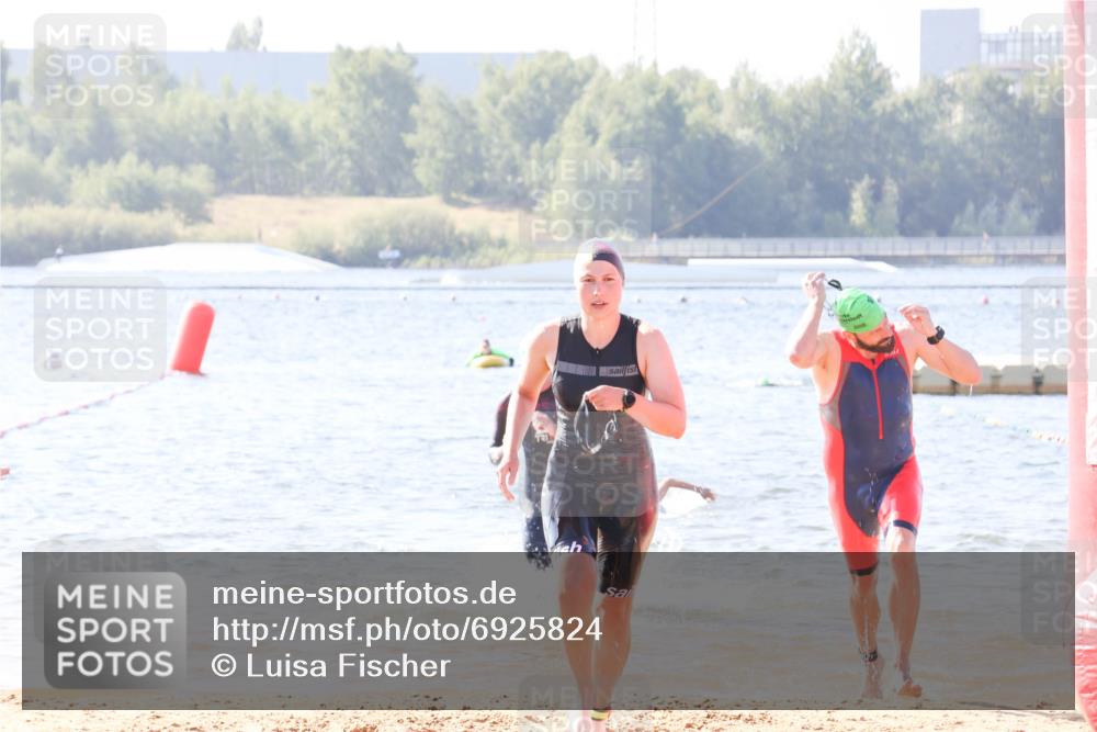 01.09.2024 - 17. Tribühne Triathlon Luisa Fischer http://msf.ph/oto/6925824 01.09.2024 10:51:32 Schwimmen 340, 346, 357, 388, 438 meine-sportfotos.de