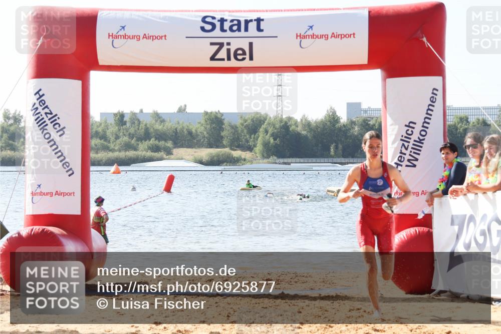 01.09.2024 - 17. Tribühne Triathlon Luisa Fischer http://msf.ph/oto/6925877 01.09.2024 10:51:46 Schwimmen 346, 367 meine-sportfotos.de
