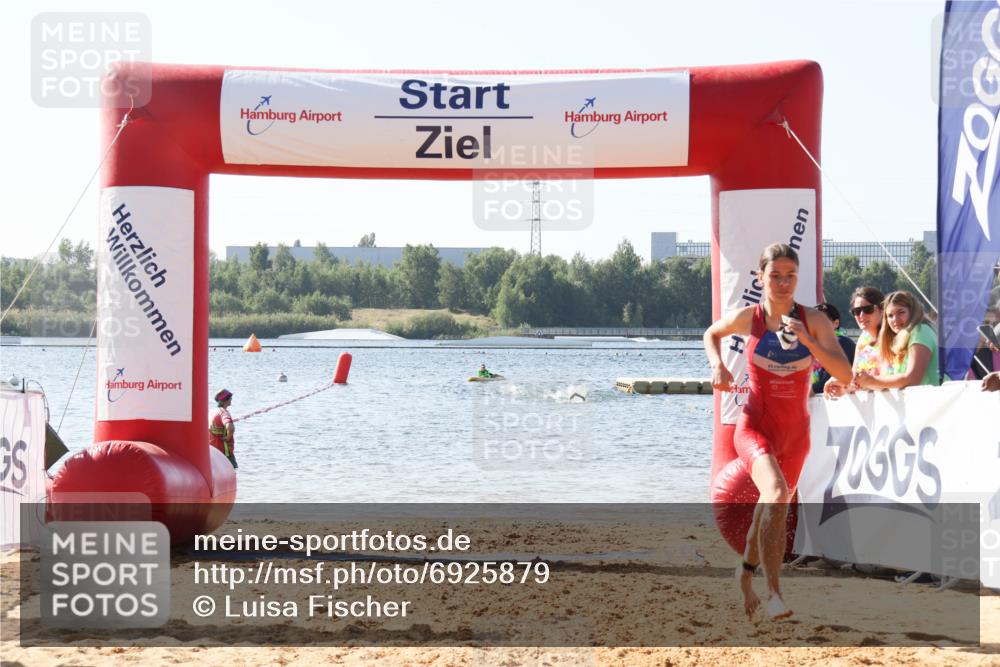 01.09.2024 - 17. Tribühne Triathlon Luisa Fischer http://msf.ph/oto/6925879 01.09.2024 10:51:47 Schwimmen 367 meine-sportfotos.de
