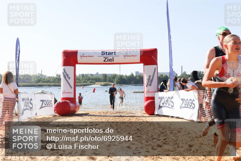 01.09.2024 - 17. Tribühne Triathlon Luisa Fischer http://msf.ph/oto/6925944 01.09.2024 10:52:33 Schwimmen 318, 331, 341, 379, 432 meine-sportfotos.de