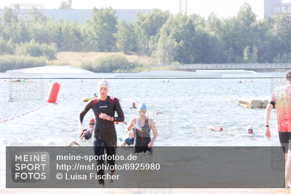 01.09.2024 - 17. Tribühne Triathlon Luisa Fischer http://msf.ph/oto/6925980 01.09.2024 10:53:50 Schwimmen 335, 428 meine-sportfotos.de