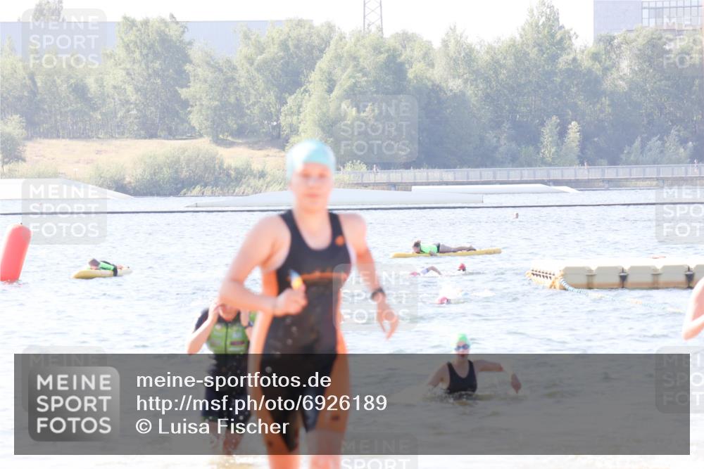 01.09.2024 - 17. Tribühne Triathlon Luisa Fischer http://msf.ph/oto/6926189 01.09.2024 10:55:18 Schwimmen 362, 406, 413 meine-sportfotos.de