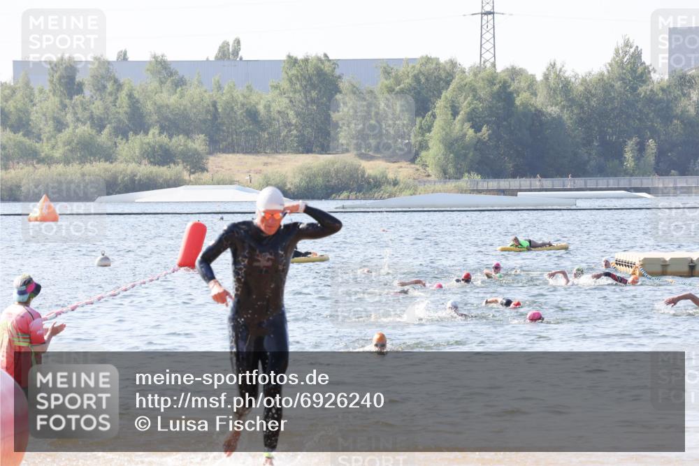 01.09.2024 - 17. Tribühne Triathlon Luisa Fischer http://msf.ph/oto/6926240 01.09.2024 10:55:39 Schwimmen 433 meine-sportfotos.de