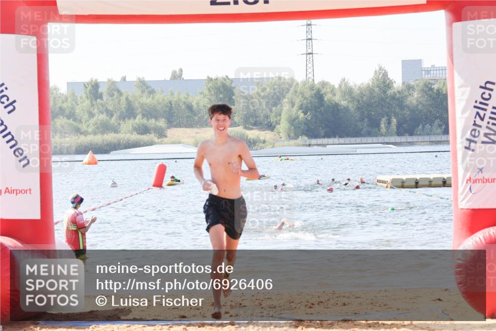 01.09.2024 - 17. Tribühne Triathlon Luisa Fischer http://msf.ph/oto/6926406 01.09.2024 10:56:47 Schwimmen 329, 334, 378, 385 meine-sportfotos.de
