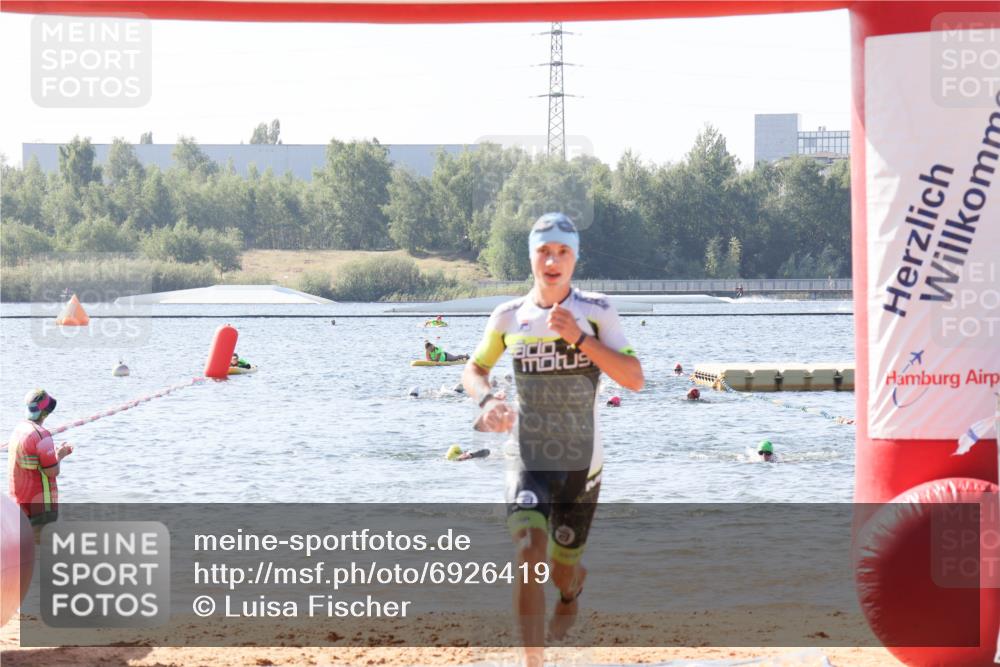 01.09.2024 - 17. Tribühne Triathlon Luisa Fischer http://msf.ph/oto/6926419 01.09.2024 10:56:56 Schwimmen 329, 334, 383 meine-sportfotos.de