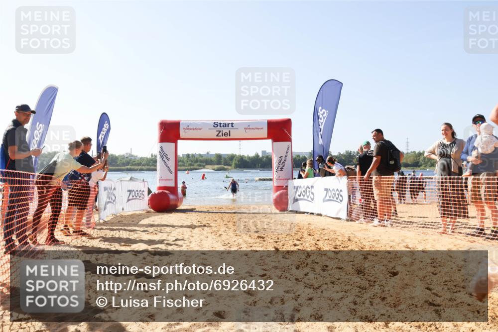 01.09.2024 - 17. Tribühne Triathlon Luisa Fischer http://msf.ph/oto/6926432 01.09.2024 10:56:58 Schwimmen 329, 383 meine-sportfotos.de