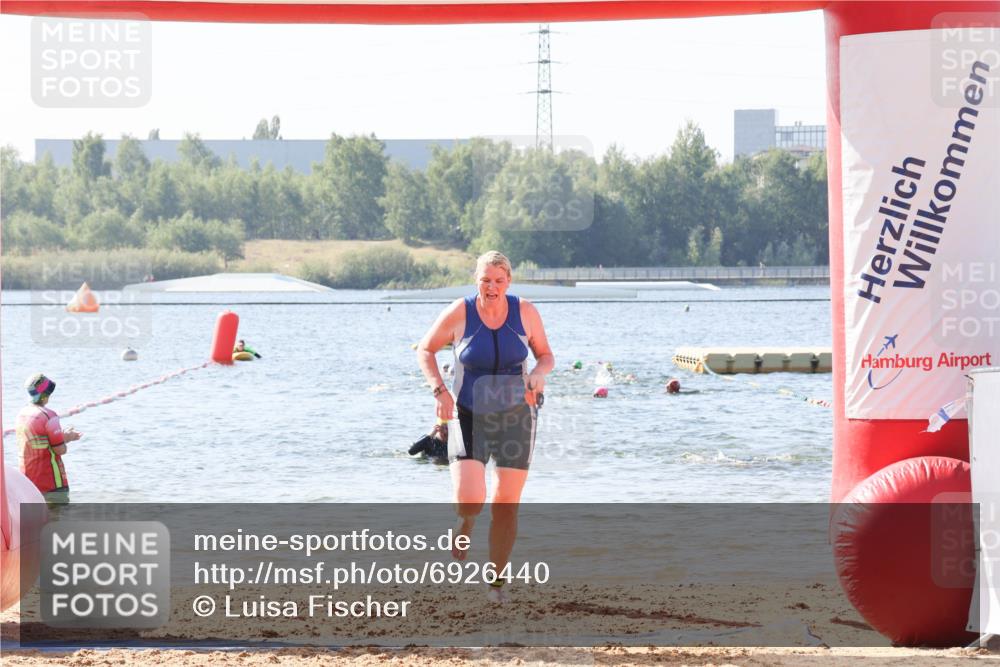 01.09.2024 - 17. Tribühne Triathlon Luisa Fischer http://msf.ph/oto/6926440 01.09.2024 10:57:03 Schwimmen 329, 383 meine-sportfotos.de