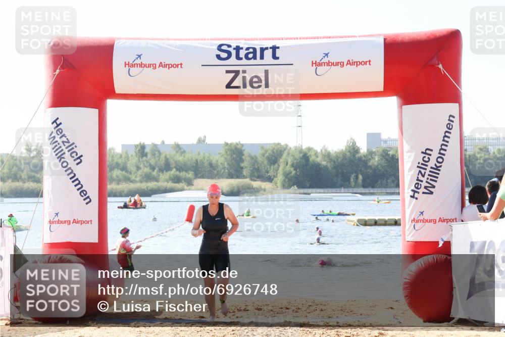 01.09.2024 - 17. Tribühne Triathlon Luisa Fischer http://msf.ph/oto/6926748 01.09.2024 10:59:49 Schwimmen 377 meine-sportfotos.de