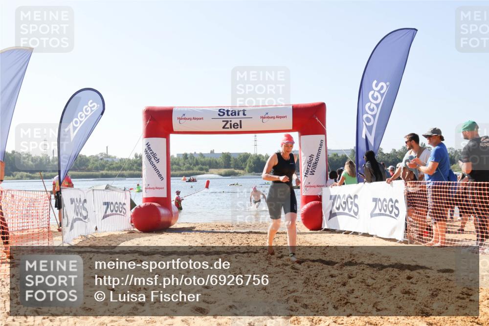 01.09.2024 - 17. Tribühne Triathlon Luisa Fischer http://msf.ph/oto/6926756 01.09.2024 10:59:52 Schwimmen 377, 443 meine-sportfotos.de