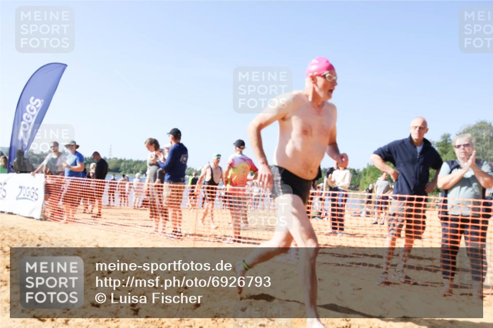 01.09.2024 - 17. Tribühne Triathlon Luisa Fischer http://msf.ph/oto/6926793 01.09.2024 11:00:05 Schwimmen 443 meine-sportfotos.de