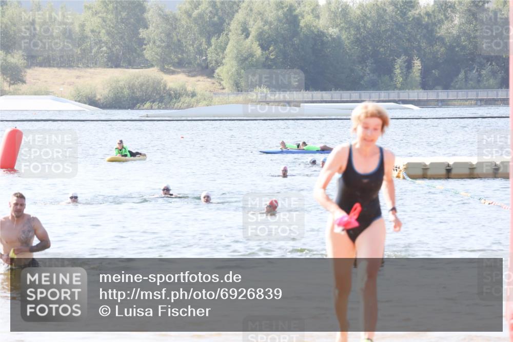 01.09.2024 - 17. Tribühne Triathlon Luisa Fischer http://msf.ph/oto/6926839 01.09.2024 11:00:33 Schwimmen 422, 444 meine-sportfotos.de