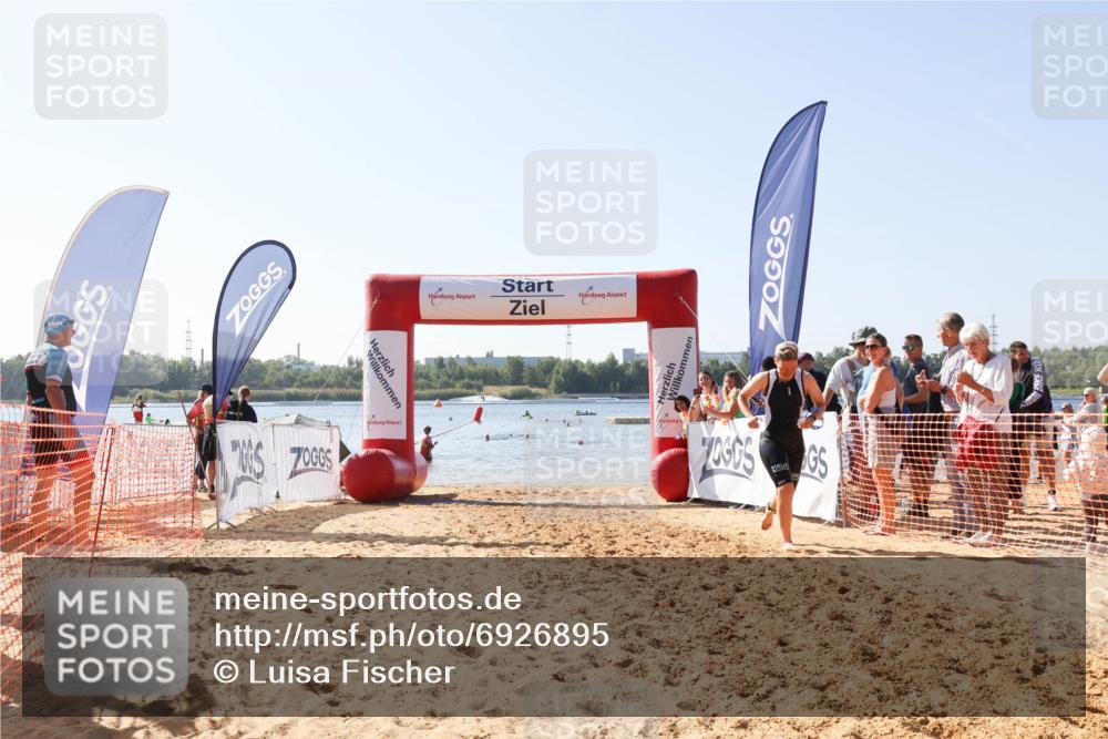 01.09.2024 - 17. Tribühne Triathlon Luisa Fischer http://msf.ph/oto/6926895 01.09.2024 11:00:46 Schwimmen 380, 422 meine-sportfotos.de