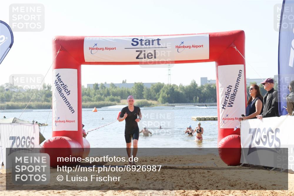 01.09.2024 - 17. Tribühne Triathlon Luisa Fischer http://msf.ph/oto/6926987 01.09.2024 11:01:55 Schwimmen 398, 421 meine-sportfotos.de