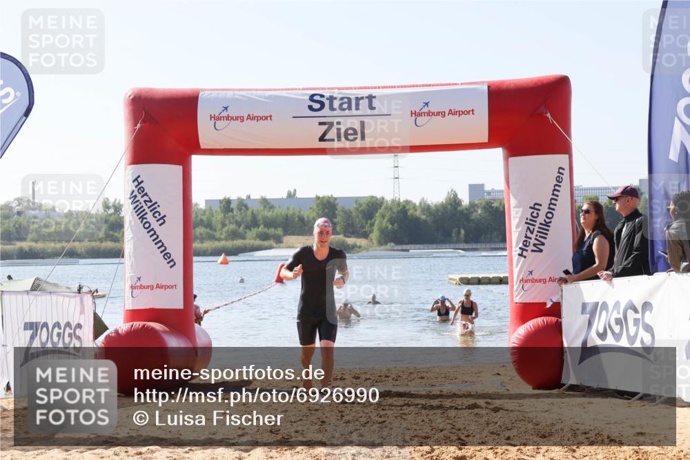 01.09.2024 - 17. Tribühne Triathlon Luisa Fischer http://msf.ph/oto/6926990 01.09.2024 11:01:56 Schwimmen 398, 421 meine-sportfotos.de