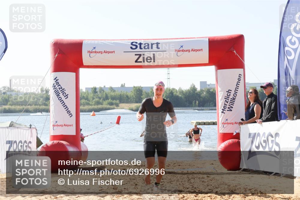 01.09.2024 - 17. Tribühne Triathlon Luisa Fischer http://msf.ph/oto/6926996 01.09.2024 11:01:57 Schwimmen 398, 421 meine-sportfotos.de