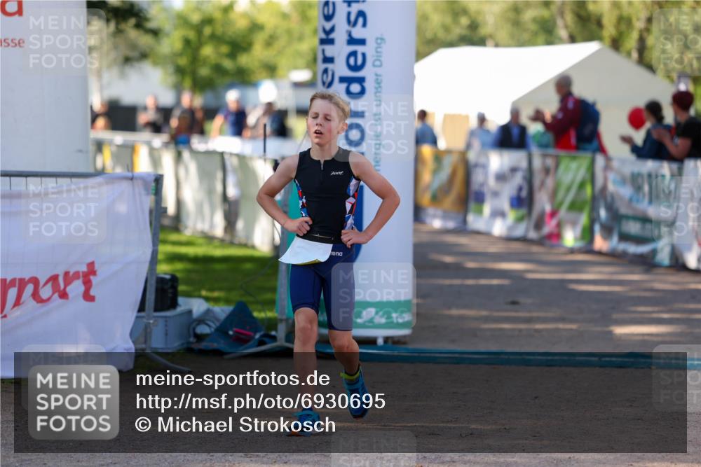 01.09.2024 - 17. Tribühne Triathlon Michael Strokosch http://msf.ph/oto/6930695 01.09.2024 09:45:31 Ziel 72, 135 meine-sportfotos.de