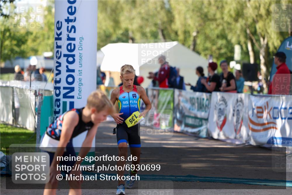 01.09.2024 - 17. Tribühne Triathlon Michael Strokosch http://msf.ph/oto/6930699 01.09.2024 09:45:38 Ziel 135 meine-sportfotos.de