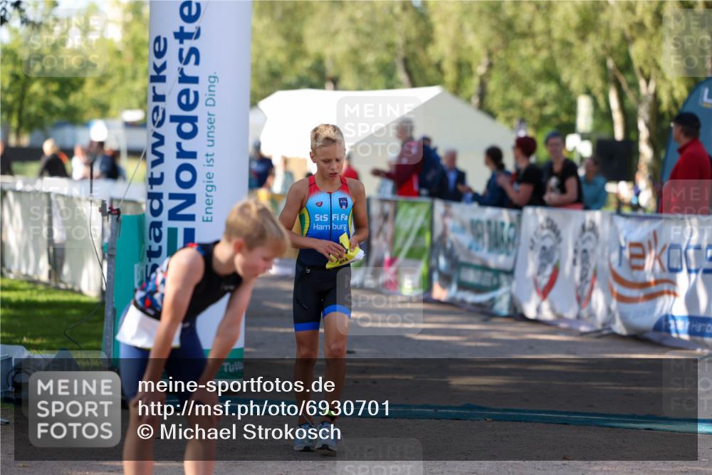 01.09.2024 - 17. Tribühne Triathlon Michael Strokosch http://msf.ph/oto/6930701 01.09.2024 09:45:38 Ziel 135 meine-sportfotos.de